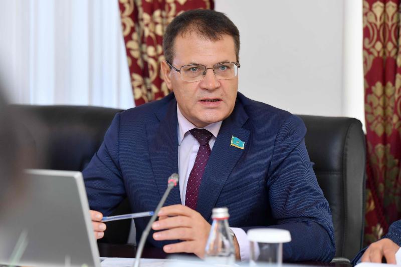 ەلٸمٸزدە ٷش مىڭ جۇمىسشى 1 ملرد تەڭگەدەن استام جالاقىسىن الا الماي وتىر