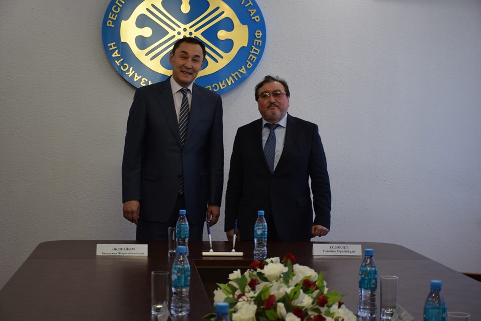 Jazýshylar odaǵy QR Kásipodaqtar federatsiiasymen memorandýmǵa qol qoidy