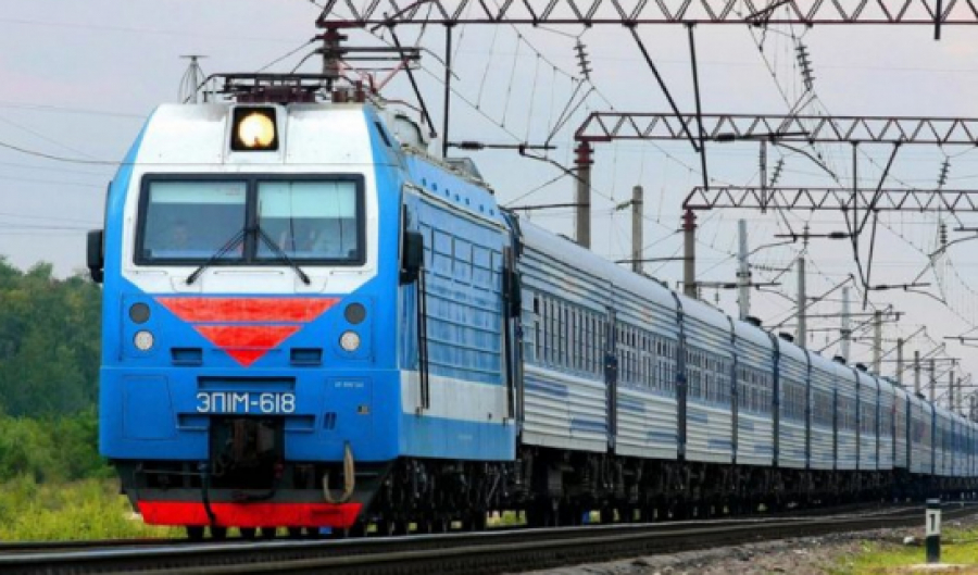 Арыстағы апат салдарынан 20 жолаушылар пойызы тоқтап тұр 