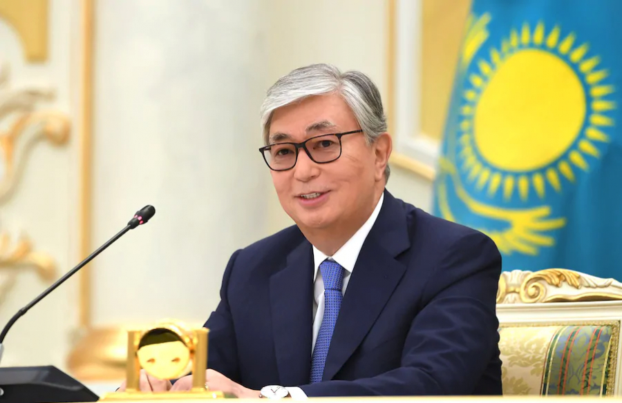Қасым-Жомарт Тоқаев қазақстандықтарды Конституция күнімен құттықтады