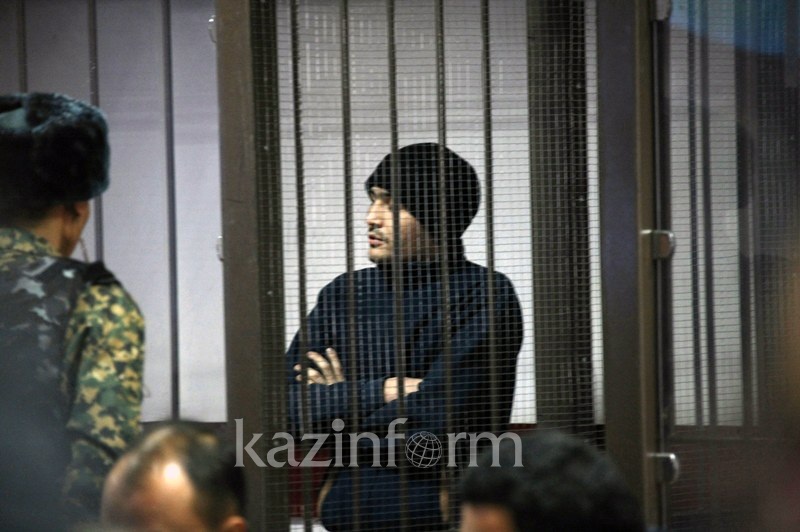 Kúlekbaev jezókshelerdi «Allahtan qoryqpasańdar, bárińdi jaryp jiberemin» dep qorqytqan