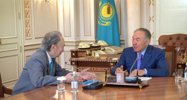 Елбасы Ұлы Отан соғысының ардагері Сұлтан Жиенбаевпен кездесті