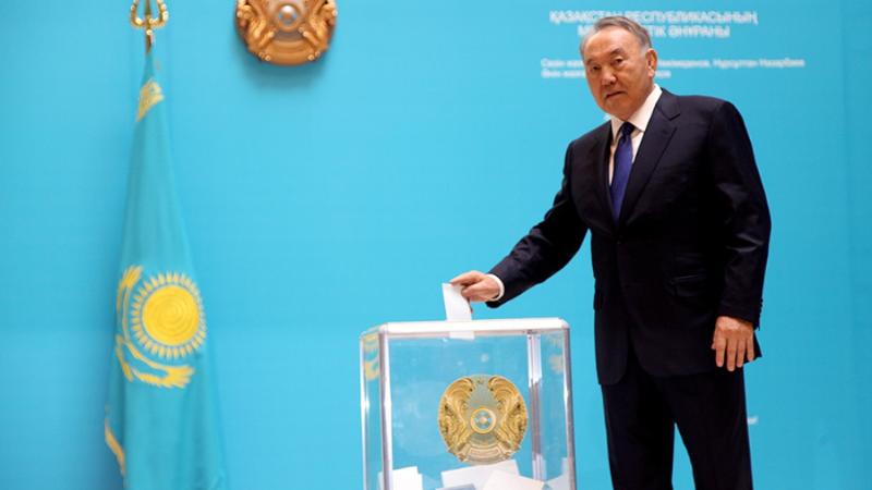 Назарбаев елордадағы №58 сайлау учаскесінде дауыс берді