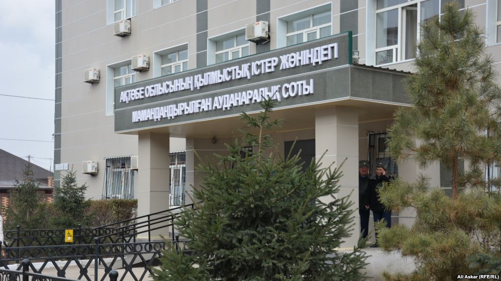 Aqtóbede taǵy bir turǵyn "terrorizm" aiybymen sottaldy
