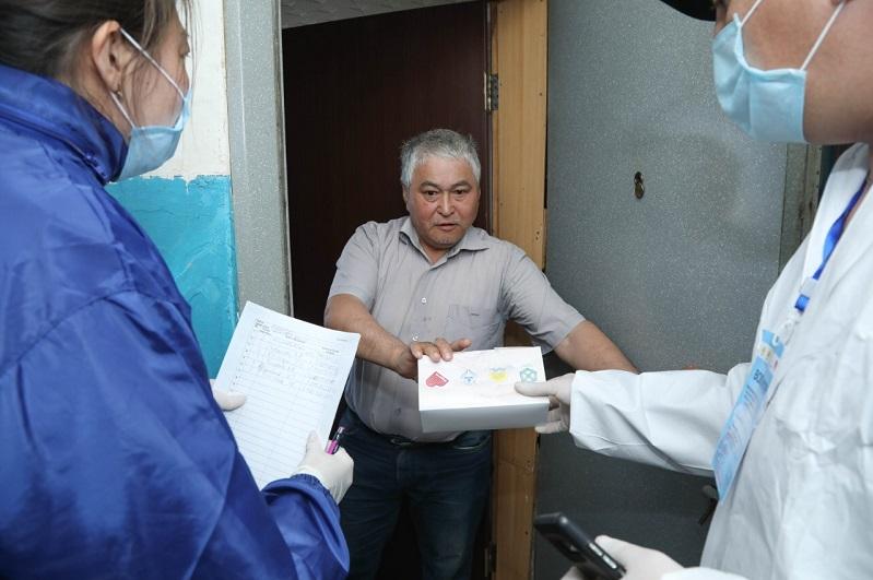 Jas Otan volonterleri 5 million maskany tegin taratýdy bastady