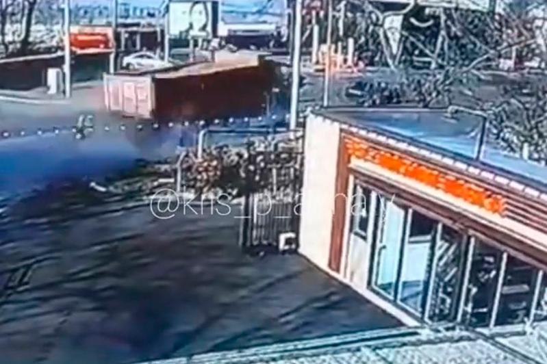 Апатқа ұшыраған КамАЗ жүргізушісі аман қалды – Алматы қалалық ПД