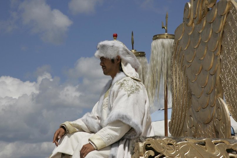شىڭعىس حاننىڭ ارۋاعىمەن تٸلدەسكەن