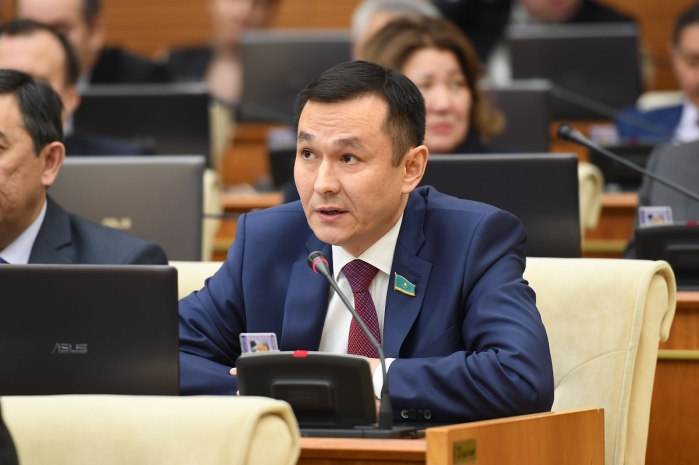 مەجٸلٸس دەپۋتاتتارى گمو ٶنٸمدەرٸن قازاقستانعا كٸرگٸزبەۋ تەتٸكتەرٸن قۇرۋدى ۇسىندى