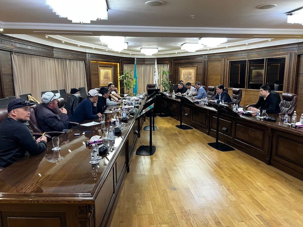 Жаңаөзендік мұнайшылар мәселесі: ҚМГ келіссөздер қалай жүріп жатқанын айтты