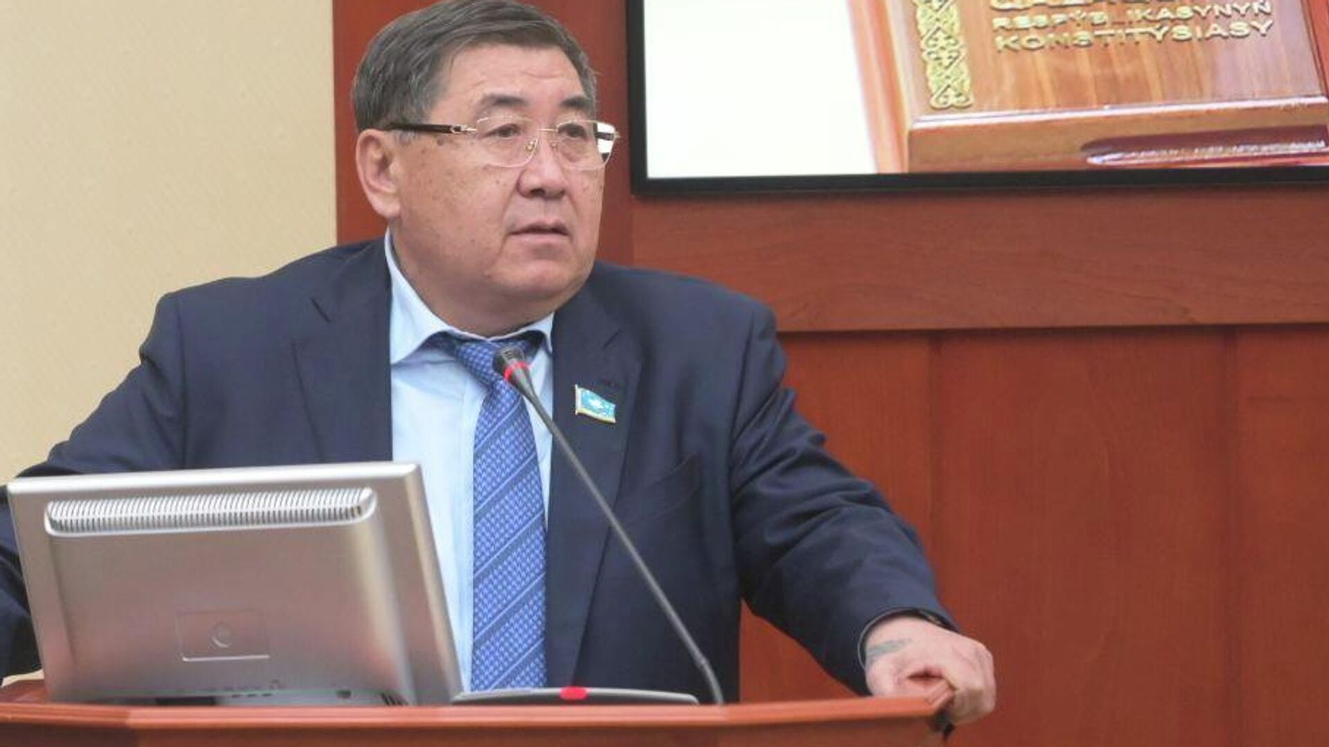 ەكەنٸڭ رٶلٸن سٷمٸرەيتٸپ جٸبەرگەن جوقپىز با — دەپۋتات ەر ازاماتتاردىڭ قۇقىعىن قورعاۋعا شاقىردى
