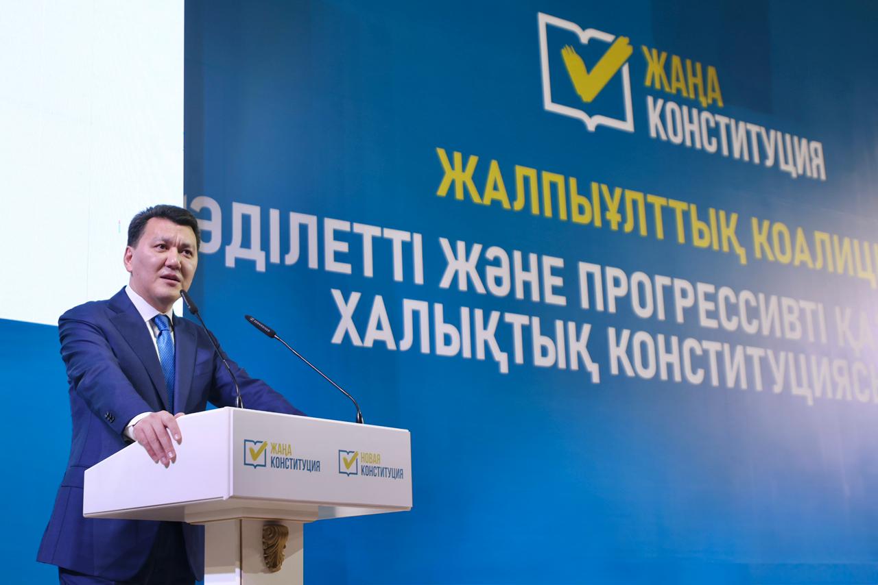 Ата Заңның архитекторы: Ерлан Қарин Президенттің жаңа Конституцияны әзірлеуге қалай қатысқаны жайында айтты