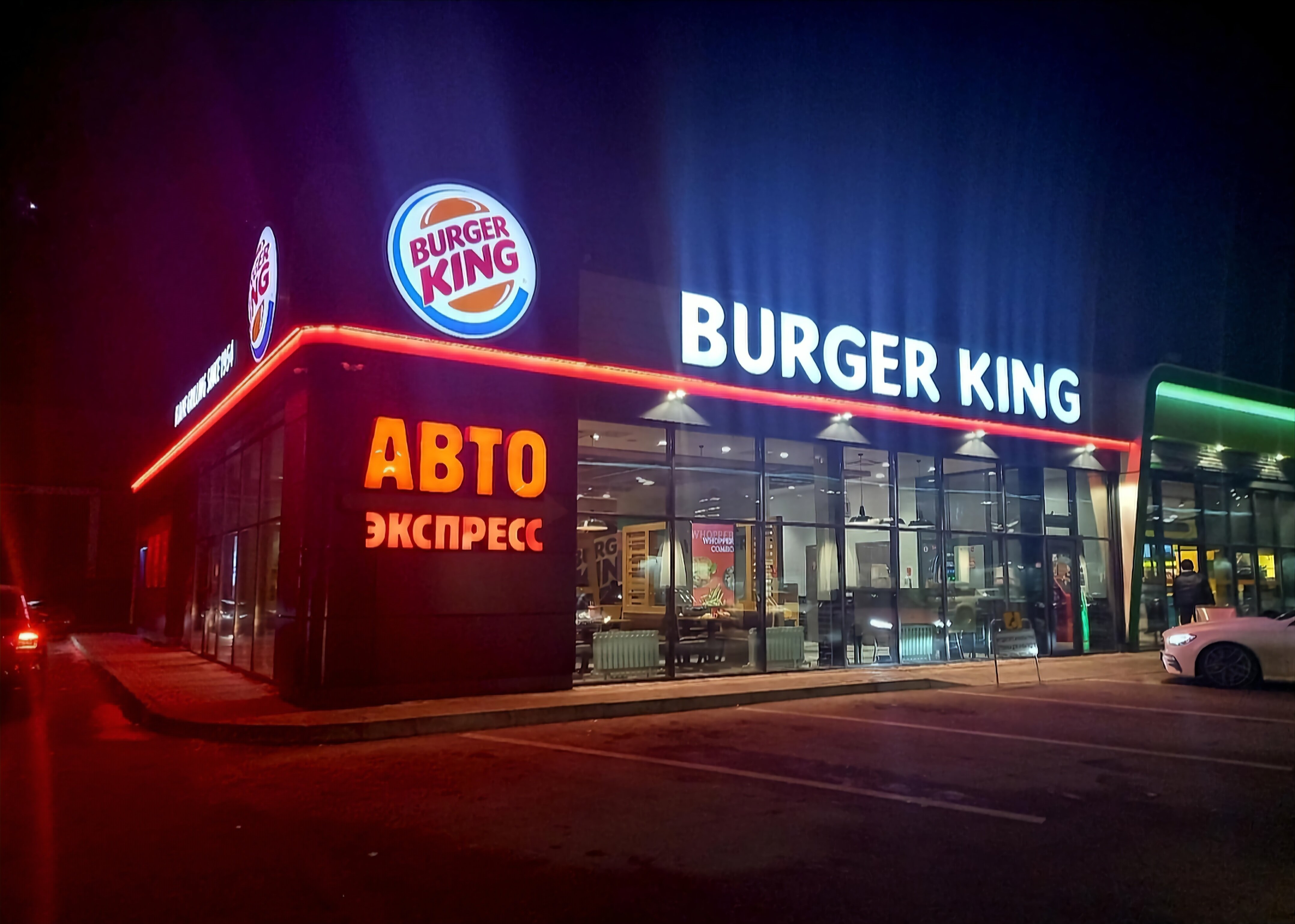 Burger King isi: Eńbek ministrligi tekserý júrgizip jatqanyn málimdedi
