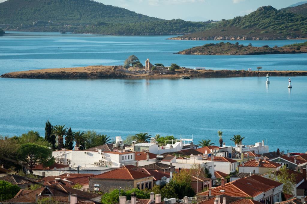 لەتو پرودولجاەتسيا نا تۋرەتسكوي ريۆەرە ي ۆ تۋركەگەيسكوم مورە