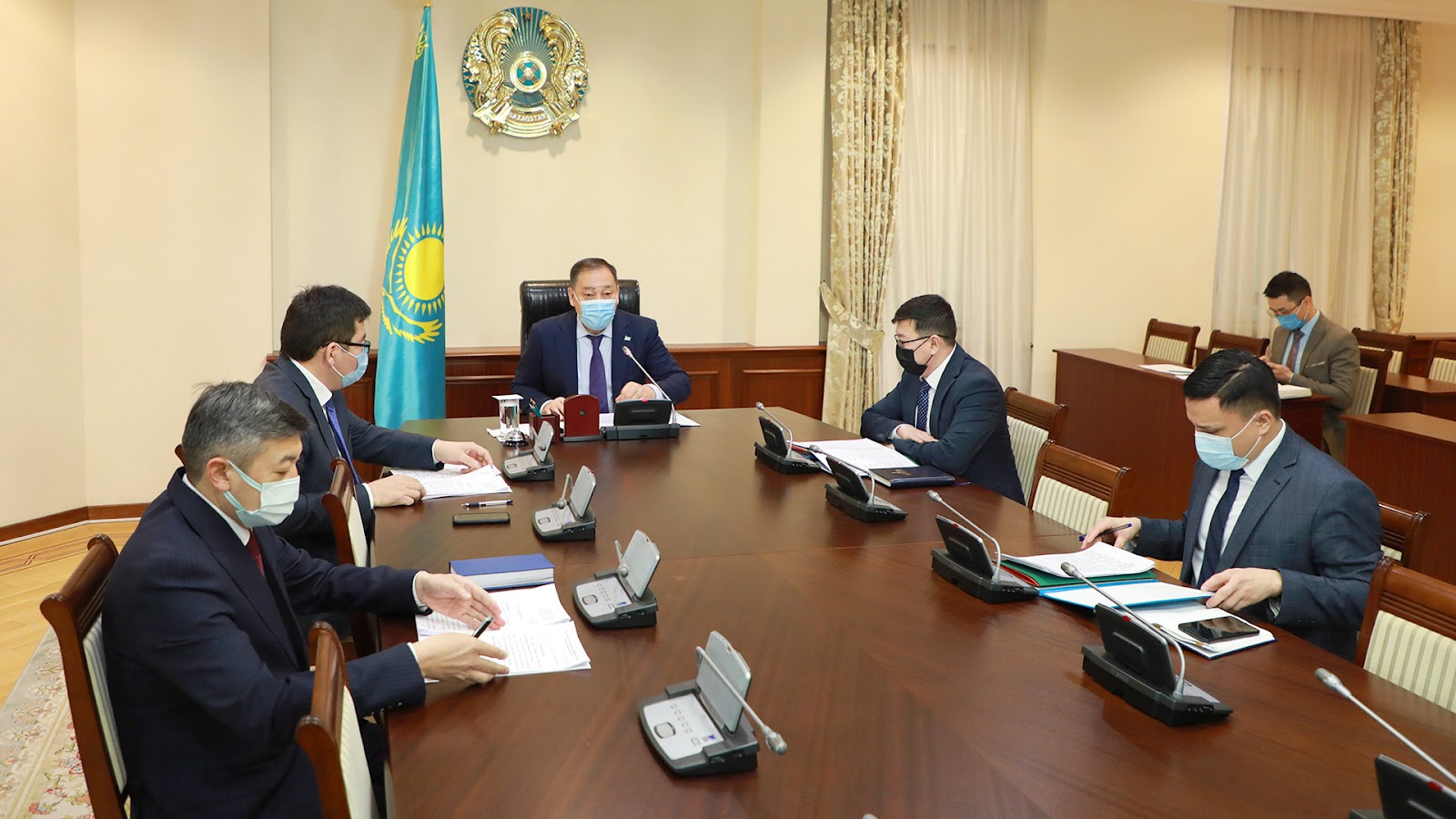 Тоғжанов көркемдік деңгейі сын көтермейтін қойылымдардың сахналануын сынға алды