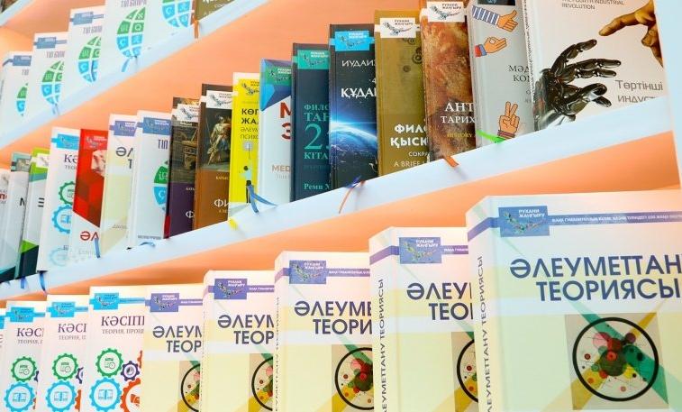 "Qazaq tilindegi 100 jańa oqýlyq" jobasyna jumsalǵan qarjy somasy jariialandy