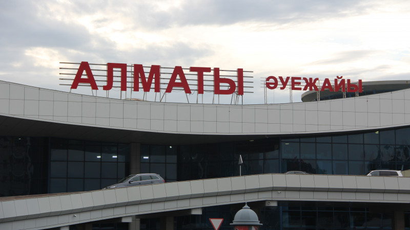 Алматыда ұшақ ішінде шетелдік азаматтар төбелес шығарды