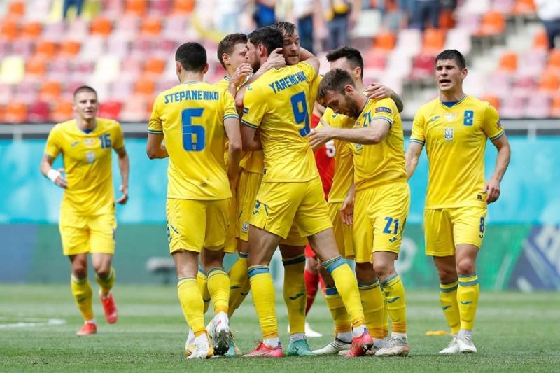 Еуропа чемпионаты: Украина алғашқы жеңісіне қол жеткізді