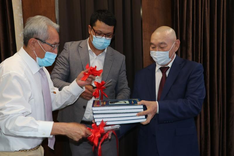Súgirdiń 60 kúii jinaqtalǵan kitap jaryq kórdi