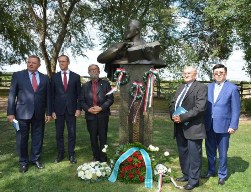Мажарстанда Абайдың мүсіні ашылды