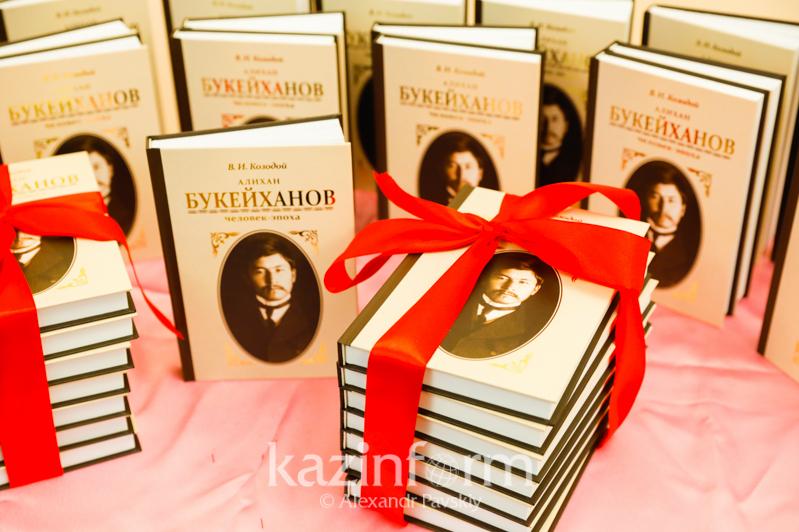 الماتىدا «ەليحان بٶكەيحانوۆ. دەۋٸر ادامى» كٸتابىنىڭ تۇساۋكەسەرٸ ٶتتٸ