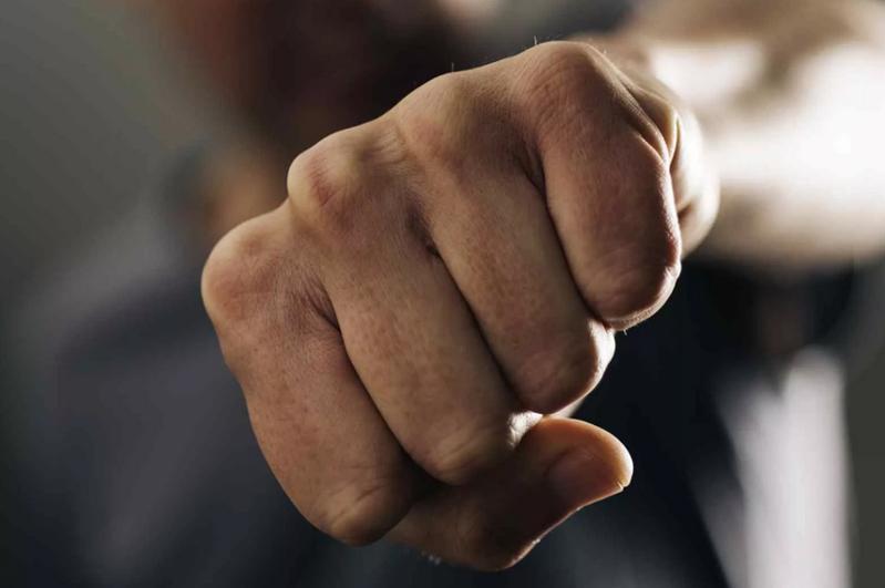 پاۆلوداردا ەركەلٸگٸ ٷشٸن بالالارىن ۇرىپ-سوققان ەكەگە قاتىستى تەرگەۋ جٷرٸپ جاتىر