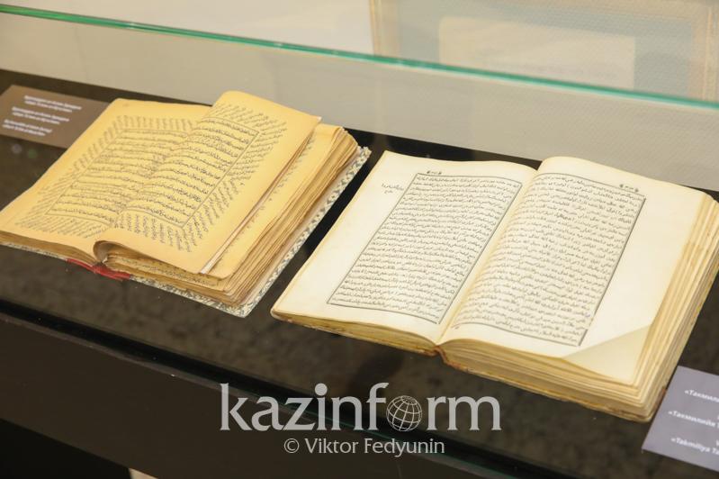 ۇلتتىق مۋزەيدە سيرەك كەزدەسەتٸن قولجازبالار كٶرمەگە قويىلدى