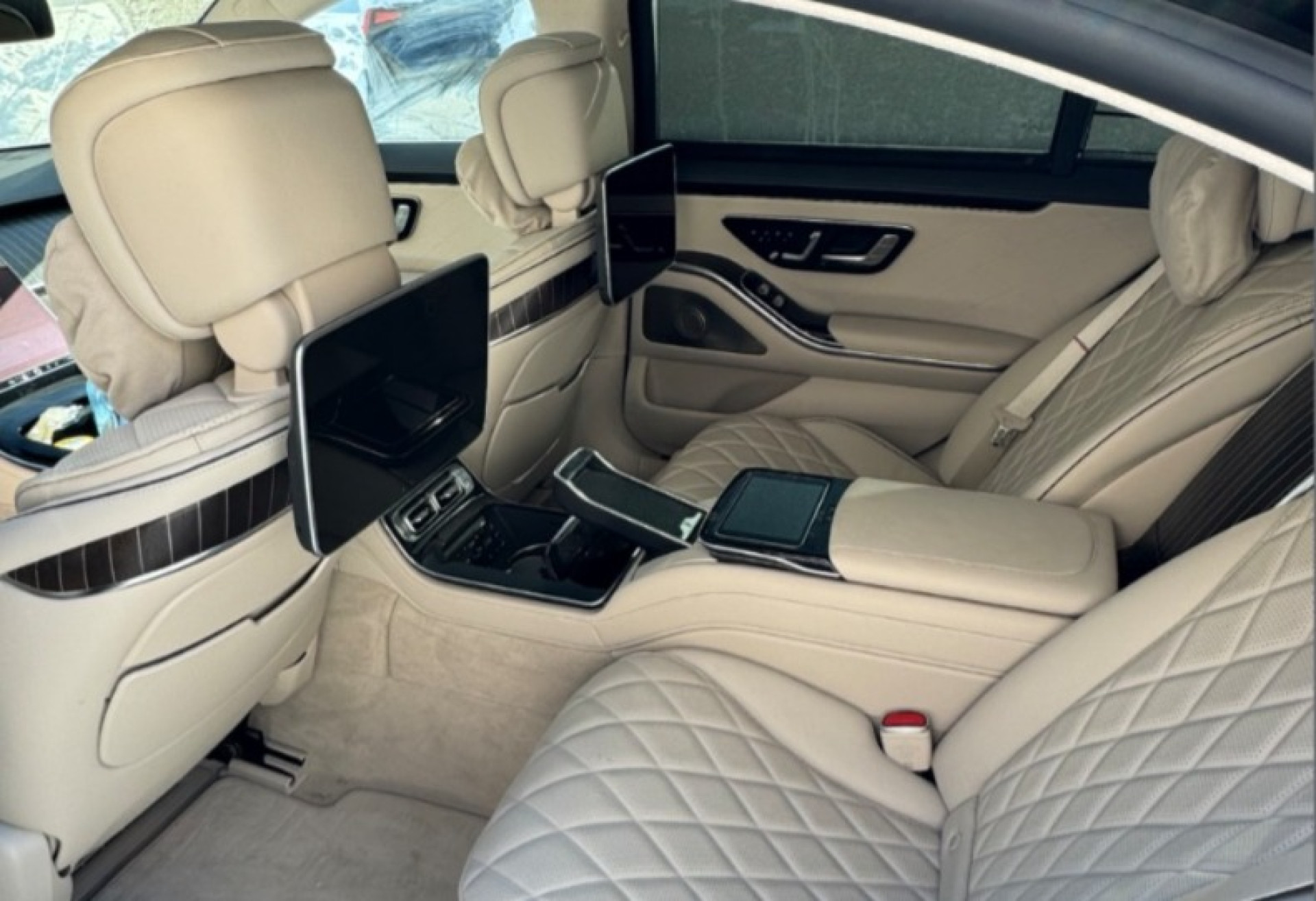 Перизат Қайраттың 79 миллиондық Mercedes-і аукционға шықты