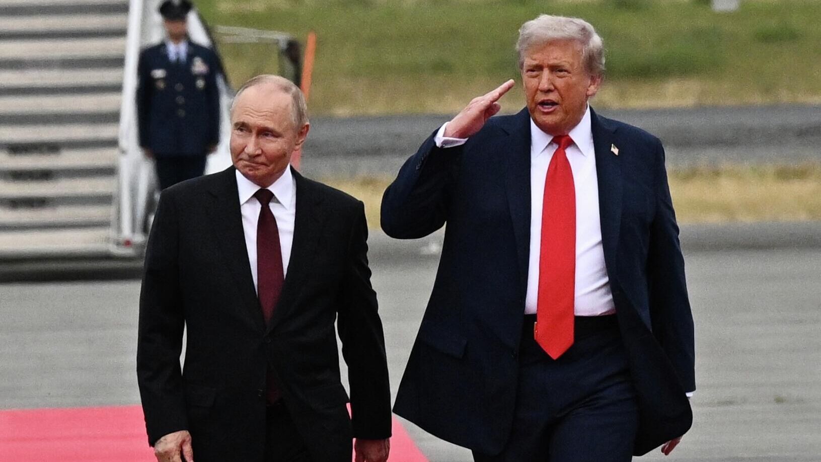 Трамп Путинмен кездесуден бас тартып, Ресейдің мұнай алпауыттарына санкция салды