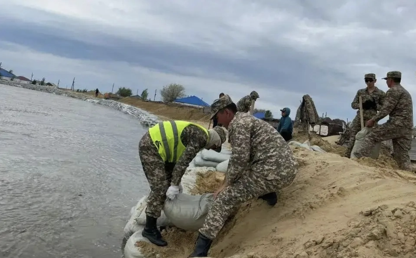 Ақмолада төтенше жағдай: бөгет бұзылып, жүздеген адам жұмылдырылды