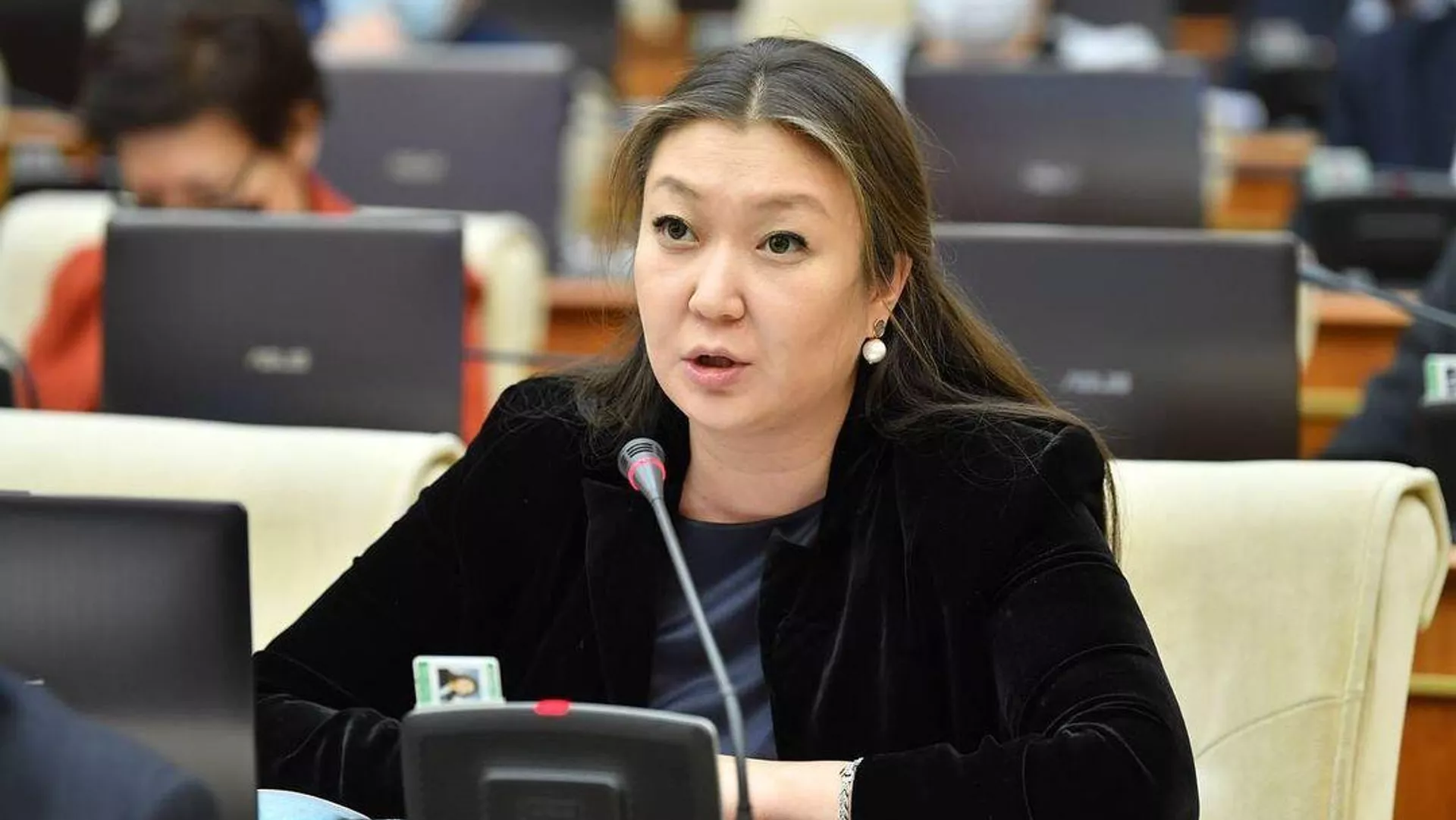 Dinara Zákieva Iranda qyzdarǵa arnalǵan mektepke jasalǵan áýe soqqysyna bailanysty qaza tapqan balalardyń otbasylaryna kóńil aitty
