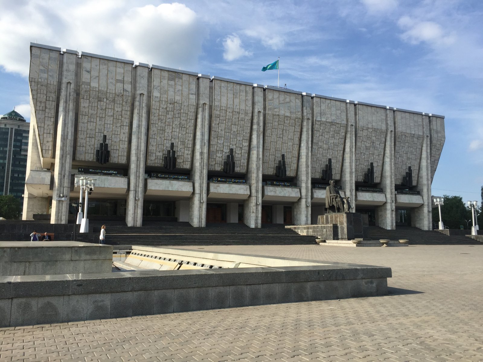 Ғасыр тарихы бар М.Әуезов атындағы қазақ ұлттық драма театры жөндеуден өтеді