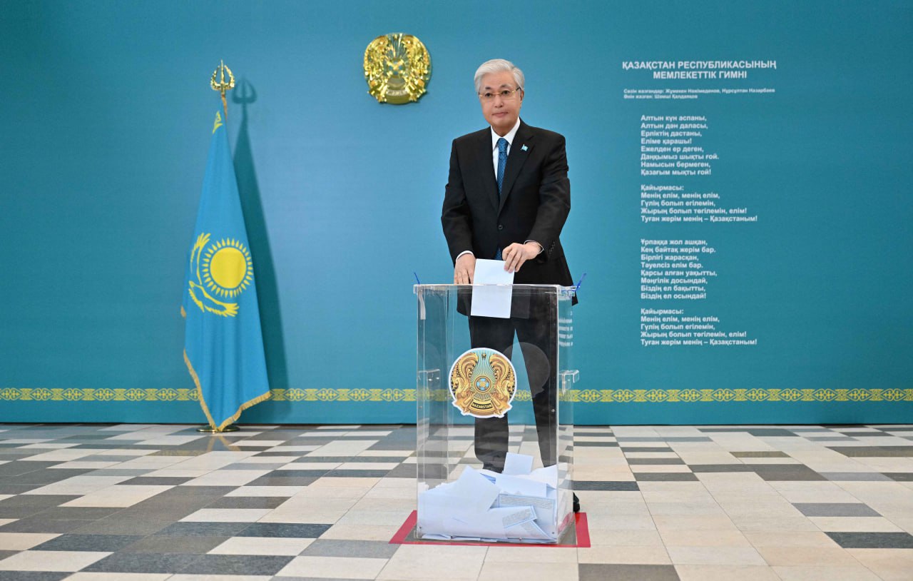 Президент республикалық референдумда дауыс берді