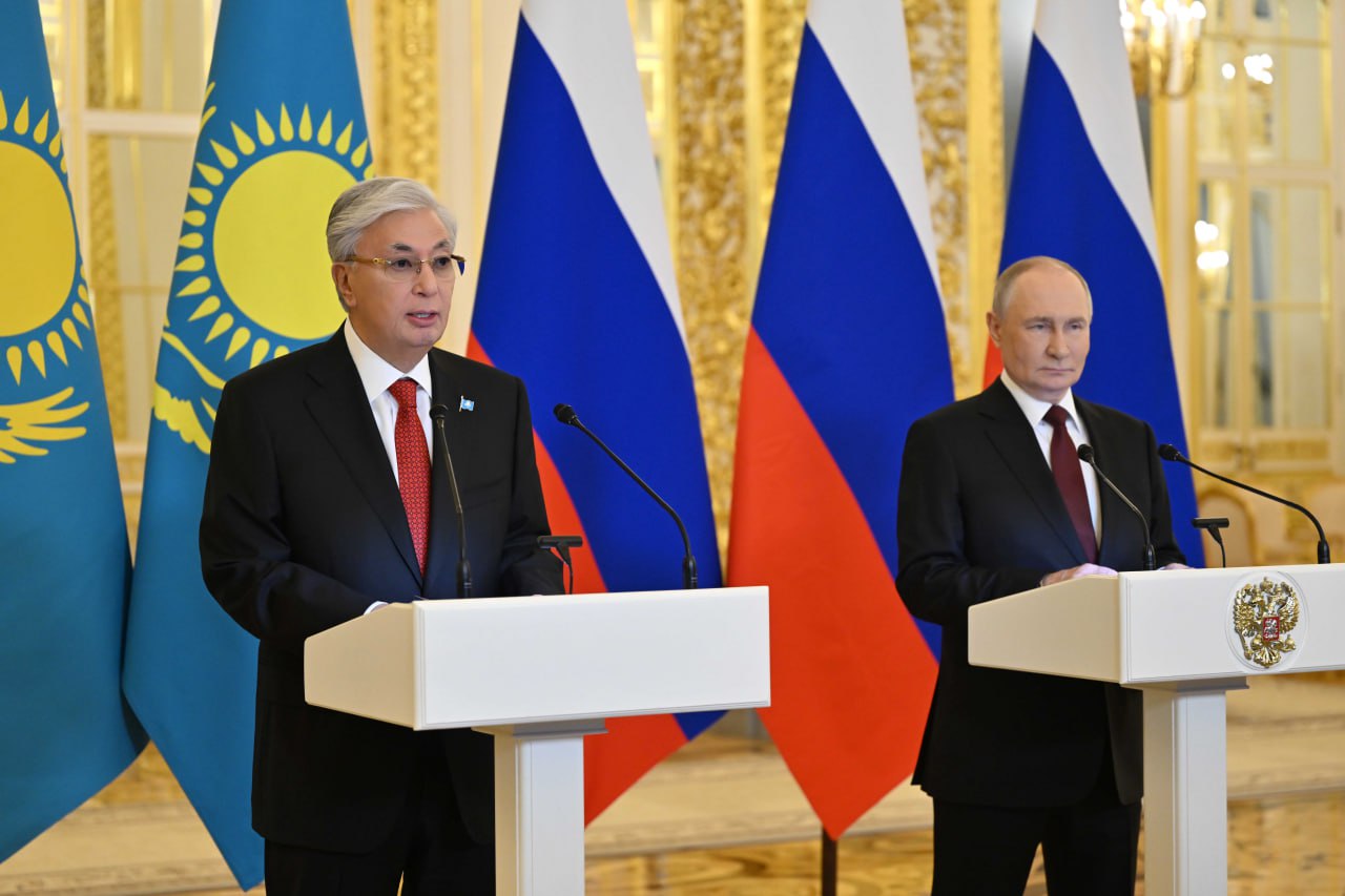 Тоқаев пен Путин Кремльде кездесіп, стратегиялық серіктестікті жаңа деңгейге көтеру туралы декларацияға қол қойды