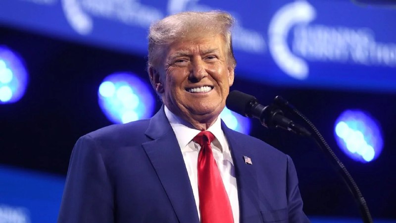 دونالد ترامپ اقش پرەزيدەنتتٸك سايلاۋىندا جەڭٸسكە جەتكەنٸن جارييالادى