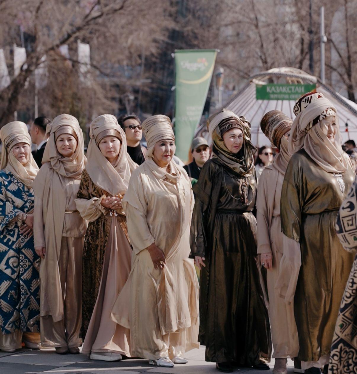 Алматыда апалар қатысқан сән көрсетілімі өтті
