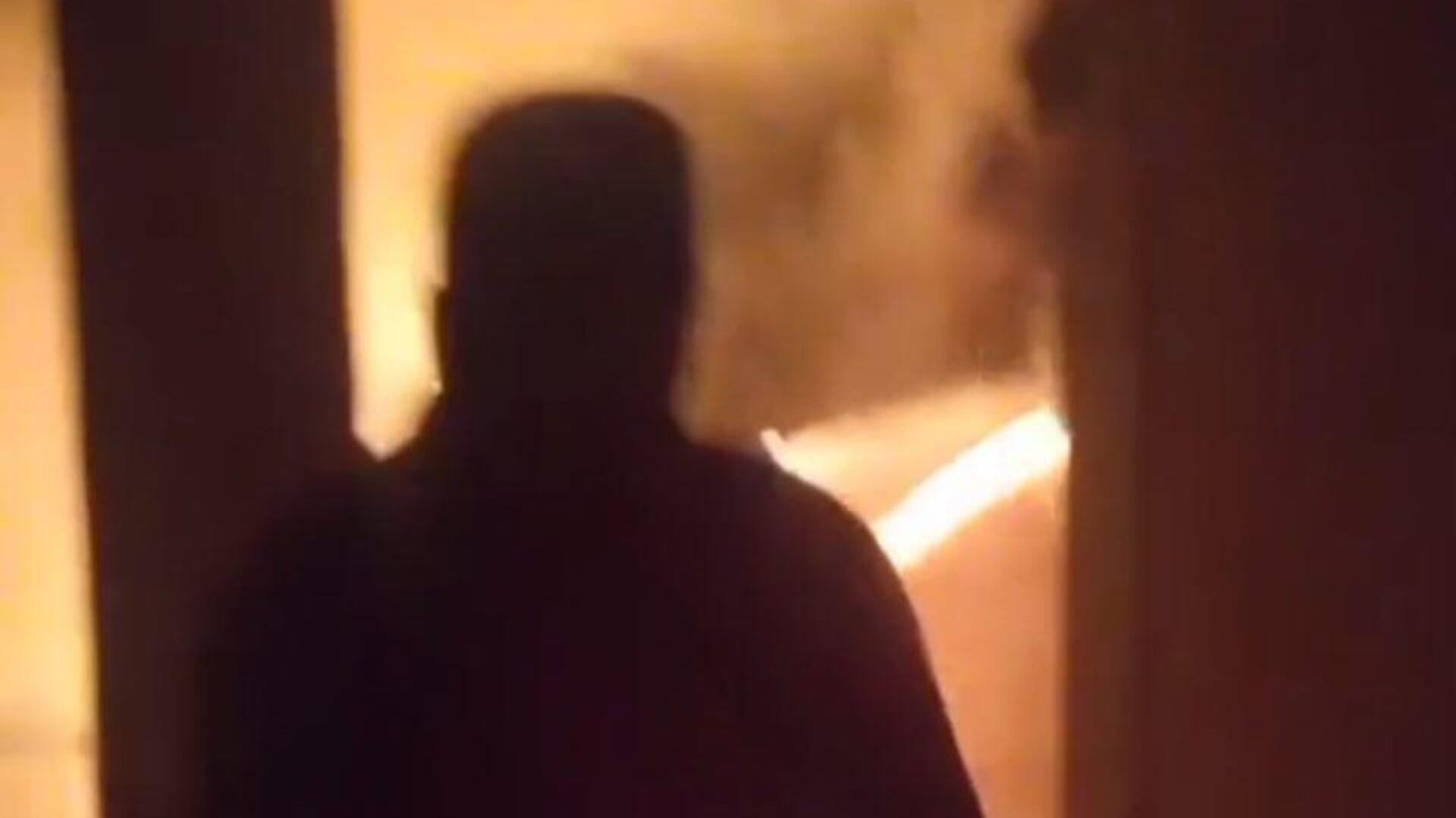 Жетісуда фельдшерлер өртеніп жатқан үйден балалар мен ересектерді құтқарып қалды
