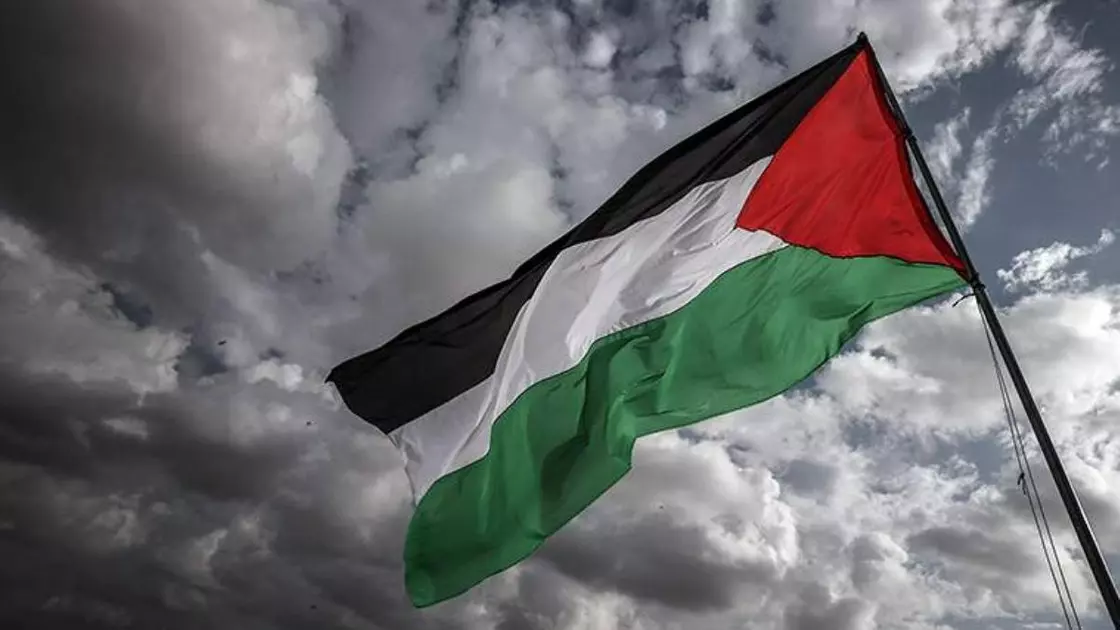 ٷش ەل پالەستينانى تەۋەلسٸز مەملەكەت رەتٸندە مويىندادى