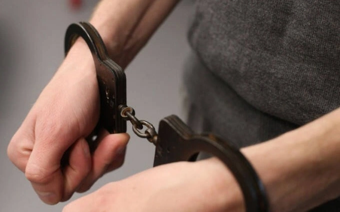 200 mln teńge jymqyrǵan: Alaiaqtyqpen baiyǵysy kelgen erli-zaiypty ustaldy