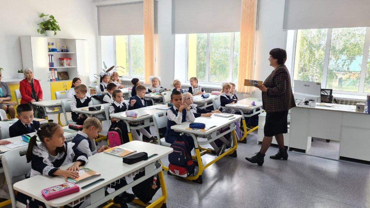 دەپۋتات مەكتەپتەردە مۇعالٸمدەردەن قاراجات جيناۋ جٷيەسٸن جويۋدى تالاپ ەتتٸ