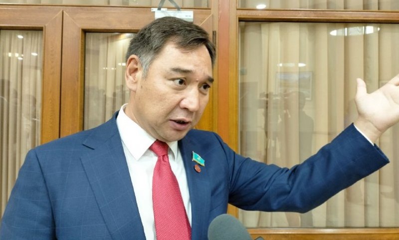رەسەيلٸكتەر قوناقجايلىعىمىزدى سىيلاماسا, دەپورتاتسيياعا جٸبەرۋ كەرەك – پاياەۆ