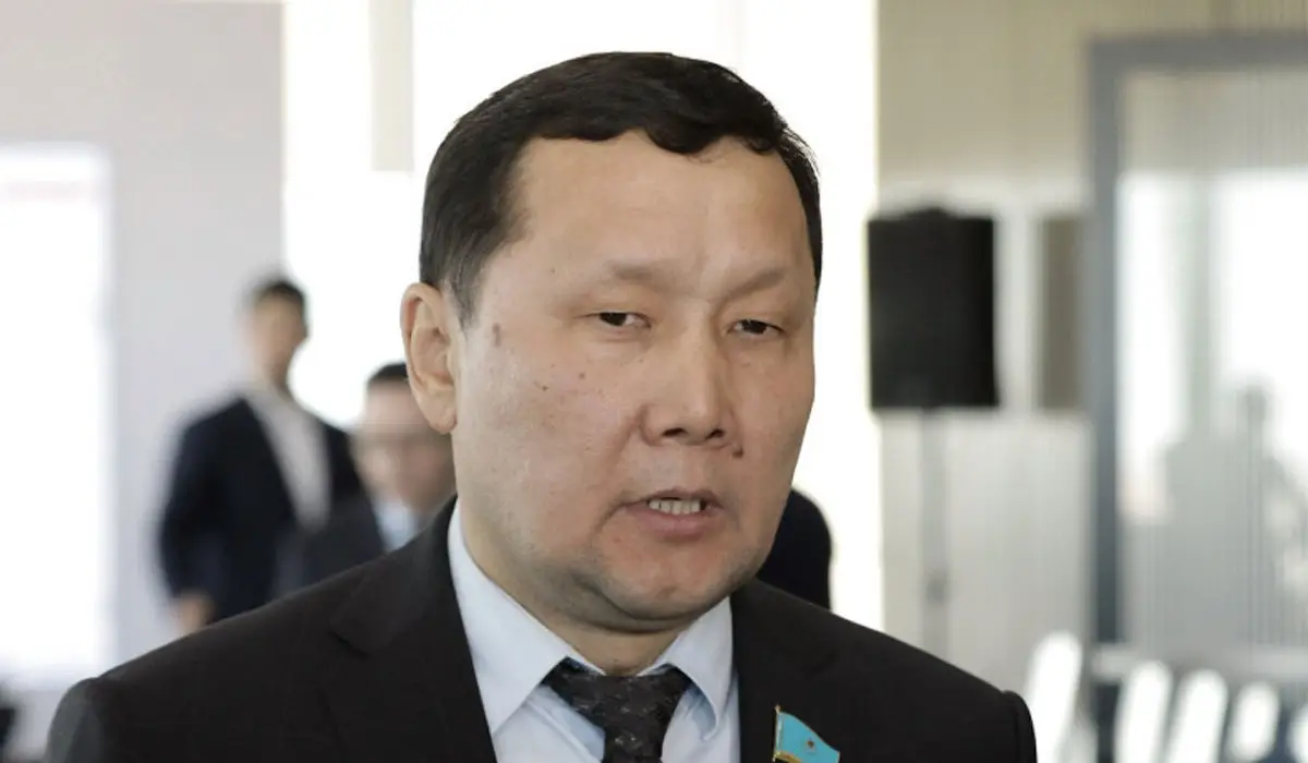 Тіл заңы қағазда қалмауы керек: Абзал Құспан әкімшілік жауапкершілікті күшейтуді ұсынады