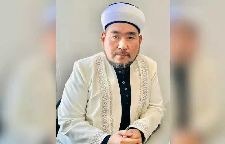 بالعىنبەك يماش: "باس مٷفتيدٸڭ ٶز ەركٸمەن قىزمەتٸنەن كەتۋٸن تالاپ ەتەمٸن!"