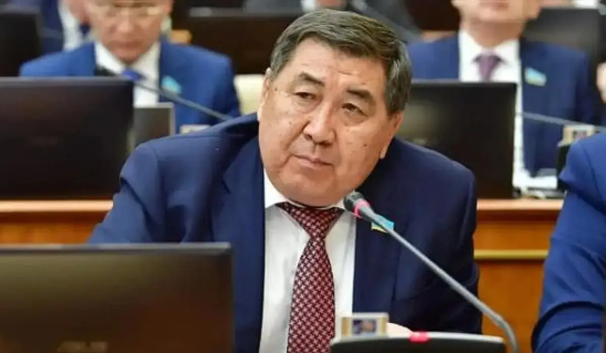 Ermurat Bapi: Áleýmettik jelidegi jalǵan dindarlar qoǵamǵa qaýip tóndirýde