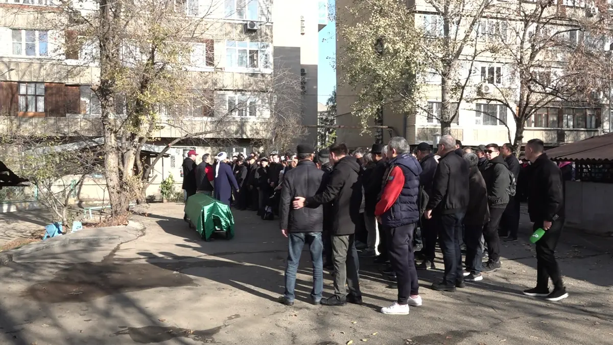Алматы жұртшылығы Ғалым Доскенді соңғы сапарға шығарып салды