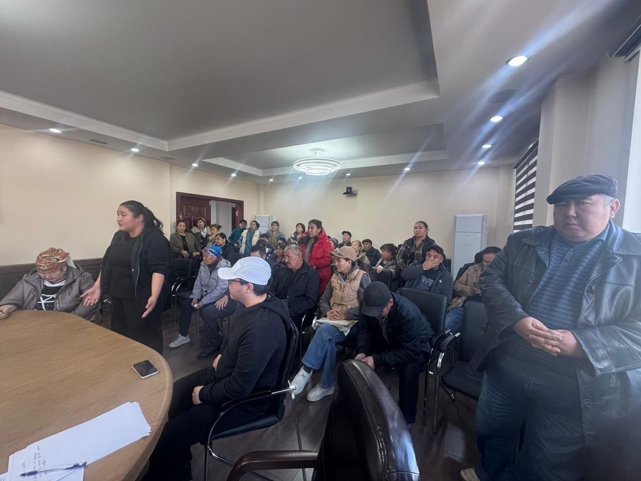 الماتى ەكٸمٸنٸڭ ورىنباسارى جەر تەلٸمدەرٸن ساتىپ الۋ بويىنشا ٶتەماقى مەسەلەسٸ جٶنٸندە الاتاۋ اۋدانىنىڭ تۇرعىندارىمەن كەزدەستٸ