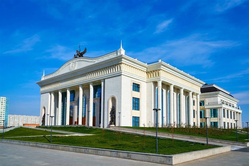 Қаллеки театры «Баян Сұлу – Қозы Көрпеш» спектаклінің премьерасын ұсынады