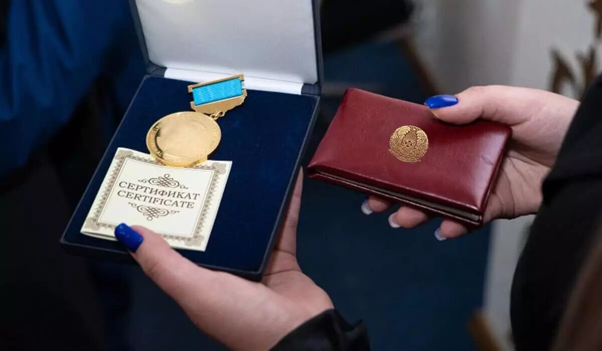 Тоқаев "Қазақстанның халық әртісі" атағын қалпына келтірді