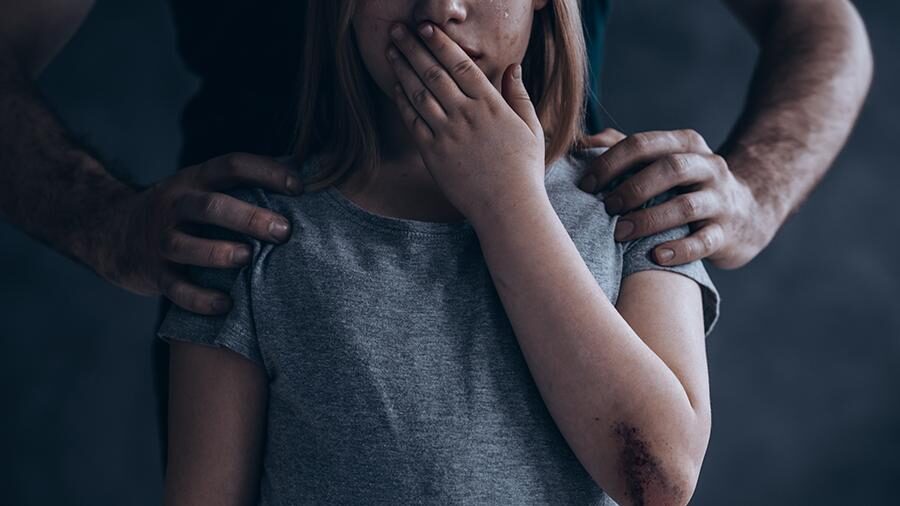 Шу ауданында 46 жастағы ер адам кәмелетке толмаған қыз баланы бір жарым жыл бойы зорлаған