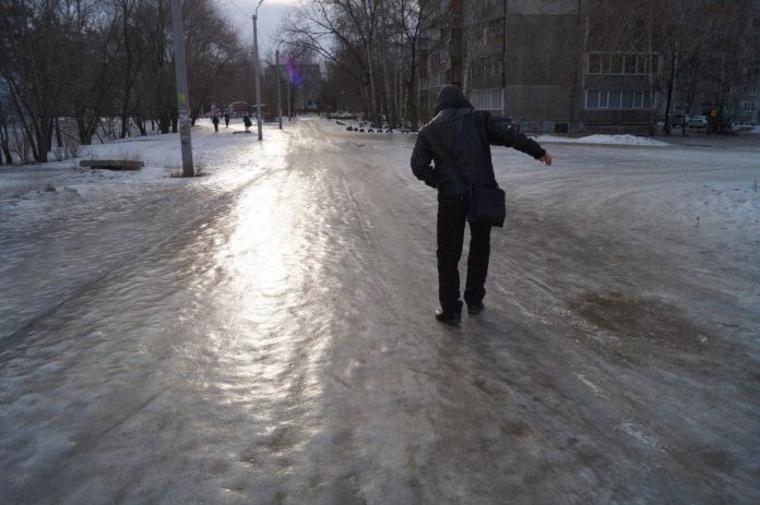 Kóktaiǵaq kezinde joldarda tuzdyń ornyna basqa material qoldanylady