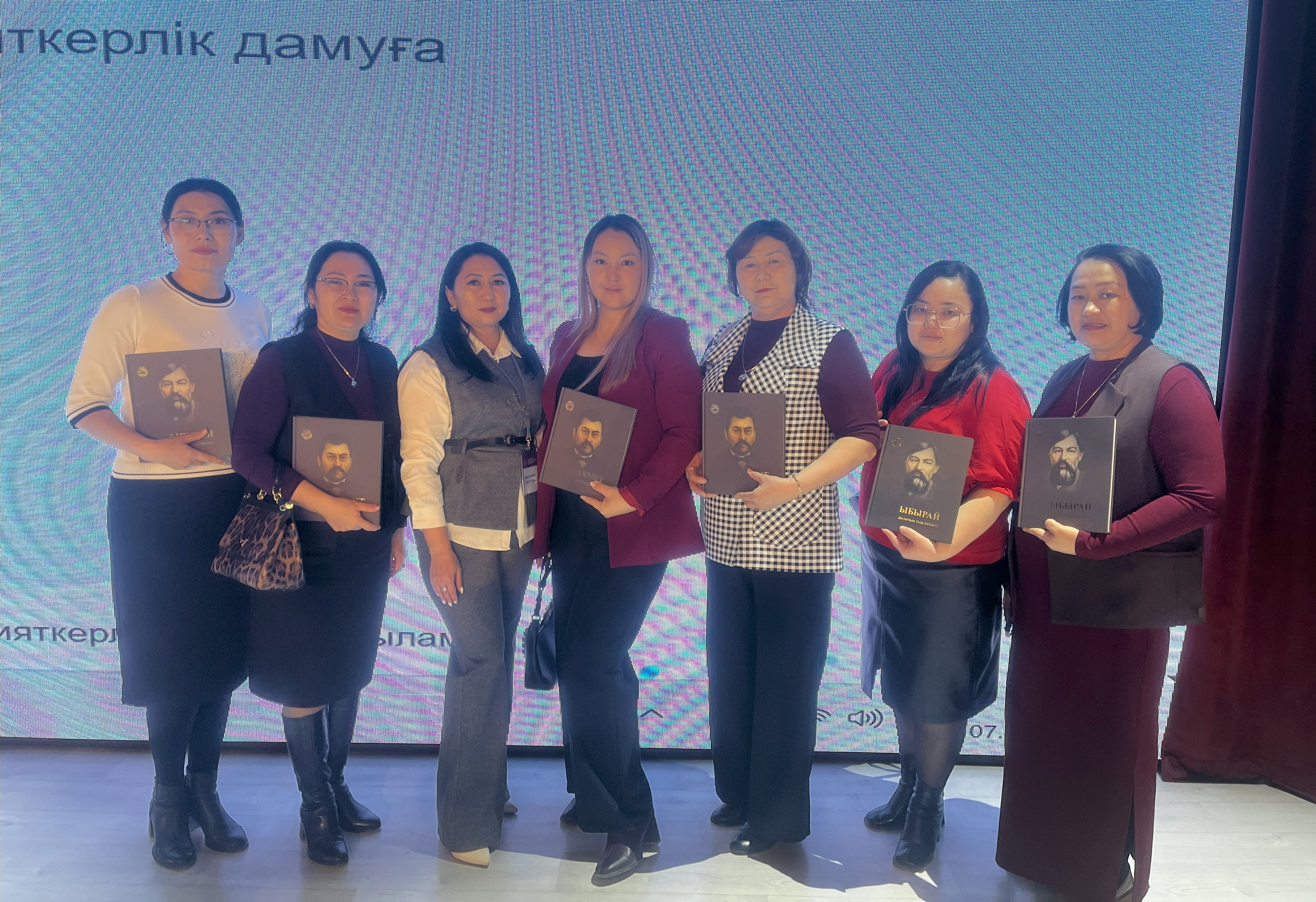 Жаңа оқулықтар: дәстүр мен жаңашылдықтың үйлесімі